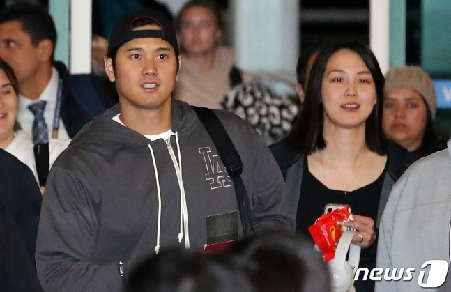 Một mỹ nh&acirc;n g&acirc;y sốt tr&ecirc;n kh&aacute;n đ&agrave;i m&ocirc;n b&oacute;ng ch&agrave;y tại H&agrave;n Quốc những ng&agrave;y qua, lấn lướt cả chị đẹp Son Ye Jin - Ảnh 9.