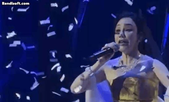 Hồ Quỳnh Hương lần đầu hát live ca khúc mới: Visual khác lạ, bắn nốt cao đã tai - Ảnh 2.