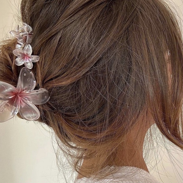 Style c&ocirc;ng sở của n&agrave;ng 25+ sẽ bớt nh&agrave;m ch&aacute;n khi diện ba m&oacute;n phụ kiện s&agrave;nh điệu n&agrave;y - Ảnh 6.