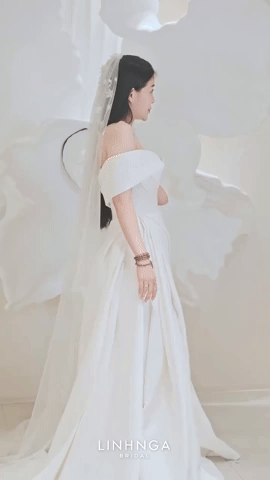 Cầu thủ Hồng Duy tình tứ bên ái nữ Tổng giám đốc công ty cao su, si mê ngắm nhìn nửa kia diện váy cô dâu trước đám cưới - Ảnh 7.