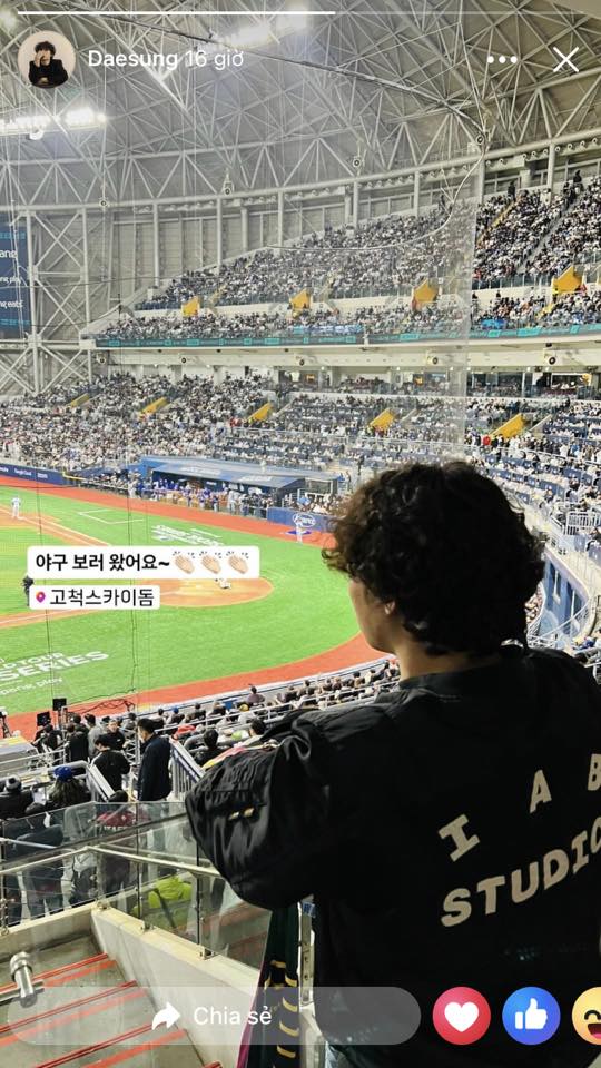 Sao K-biz đổ bộ sân bóng chày như trẩy hội: Vợ chồng BinJin, Song Joong Ki và vợ Tây, G-Dragon, Cha Eun Woo cũng góp mặt - Ảnh 10.