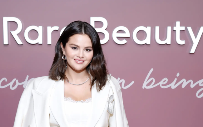 Selena Gomez cân nhắc bán đế chế mỹ phẩm 2 tỷ USD - Ảnh 1.