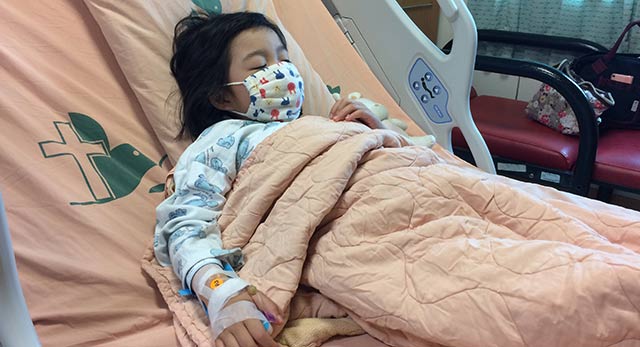 Chỉ sau một cơn cảm cúm, bé gái 2 tuổi chán ăn, mệt mỏi, suýt đối mặt với tử thần bởi một căn bệnh không ngờ - Ảnh 1.