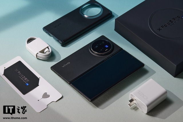 Cận cảnh smartphone màn hình gập mỏng nhẹ nhất thế giới: Nhẹ hơn cả iPhone 15 Pro Max, mỏng chỉ 4.65mm, mà pin vẫn tận 5.500mAh - Ảnh 20.
