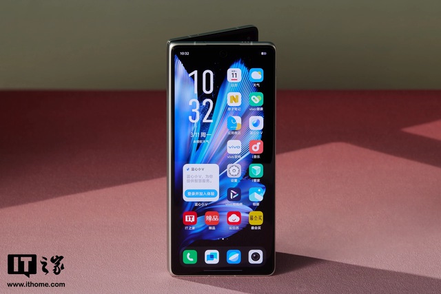 Cận cảnh smartphone màn hình gập mỏng nhẹ nhất thế giới: Nhẹ hơn cả iPhone 15 Pro Max, mỏng chỉ 4.65mm, mà pin vẫn tận 5.500mAh - Ảnh 16.
