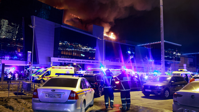 Xả súng và nổ hàng loạt tại phòng hòa nhạc ở Moscow, trên 140 người thương vong - Ảnh 1.