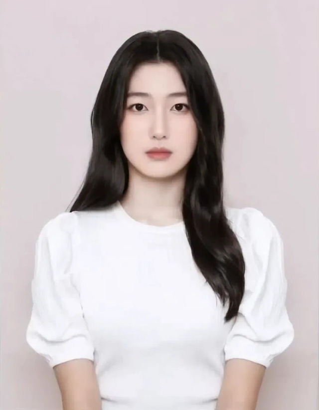 Clip Song Joong Ki ôm mỹ nhân kém 20 tuổi khi đi hẹn hò cùng vợ gây bão MXH - Ảnh 5.