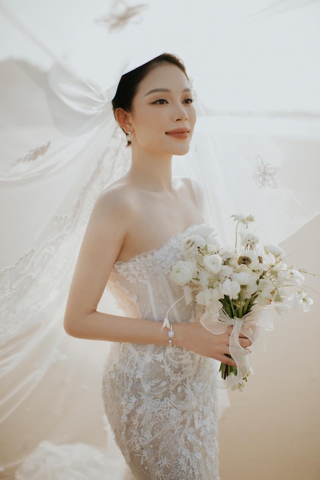 Tròn 1 năm về chung nhà, Phillip Nguyễn viết tâm thư ngọt ngào và tung ảnh cưới nhí nhố với Linh Rin - Ảnh 2.