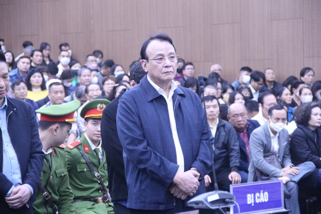 Những điểm đáng chú ý tại phiên xét xử Chủ tịch tập đoàn Tân Hoàng Minh - Ảnh 2.