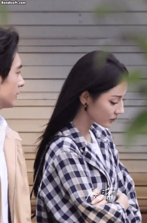 Cặp đôi Hoa ngữ bị chê mặc xấu nhìn ngứa con mắt ở phim mới, may có visual sáng bừng khung hình gánh còng lưng - Ảnh 3.