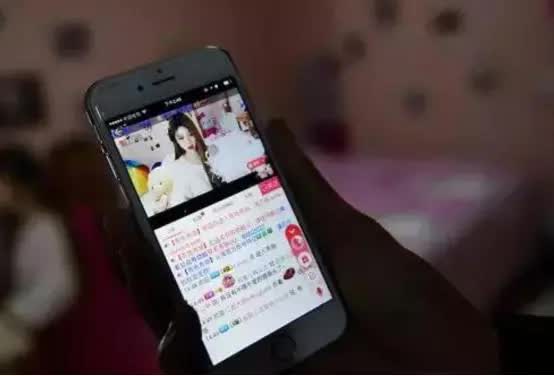 Cho đi con gái đổi lấy tiền để tặng quà cho nữ streamer gã bố mất nhân tính nhận án tù xứng đáng - Ảnh 2.
