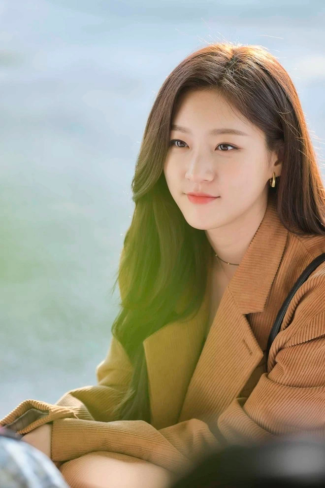 Từ ảnh thân mật, netizen nghi ngờ sao nam ngồi cạnh Kim Sae Ron lúc say rượu lái xe chính là Kim Soo Hyun - Ảnh 4.