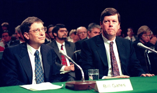 25 năm trước, Bill Gates cay đắng nhìn Microsoft bị xẻ thịt để Apple trỗi dậy, giờ đây lịch sử lặp lại khi hệ sinh thái iPhone có nguy cơ phá sản vì 1 vụ kiện - Ảnh 1.