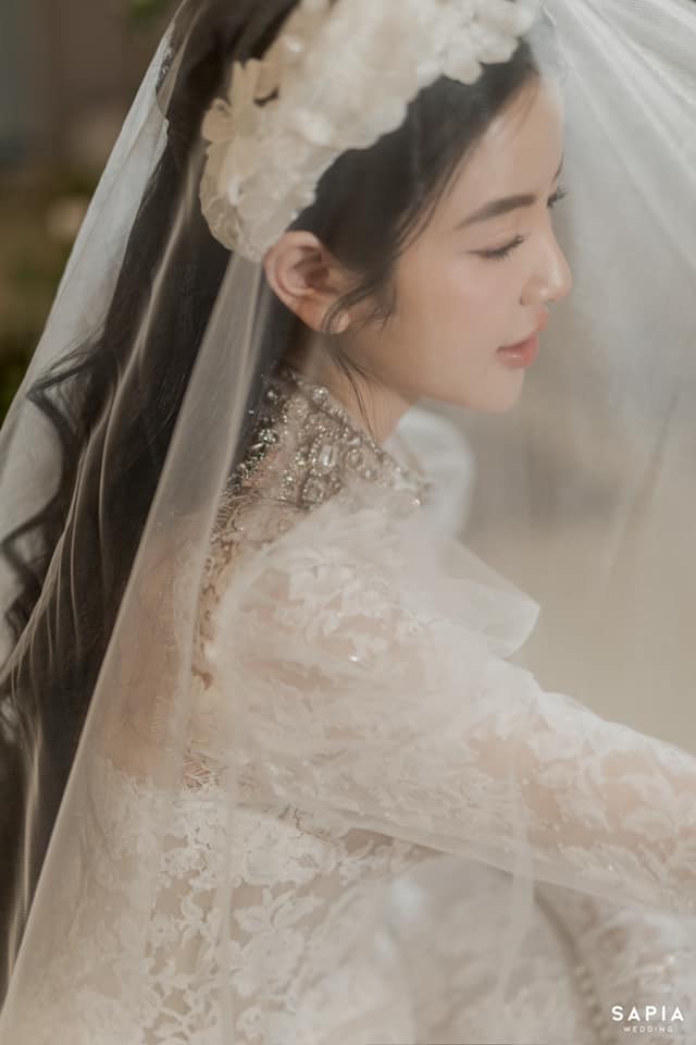Chu Thanh Huyền chia sẻ tâm trạng trước ngày cưới Quang Hải, chăm đăng ảnh cưới như lên livestream - Ảnh 1.