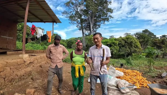 Lúa nương Việt Nam trĩu hạt trên rẫy châu Phi: Chỉ người giàu dám ăn, trồng 2 năm mới có thành quả - Ảnh 1. Lúa nương Việt Nam trĩu hạt trên rẫy châu Phi: Chỉ người giàu dám ăn, trồng 2 năm mới có thành quả - Ảnh 1.