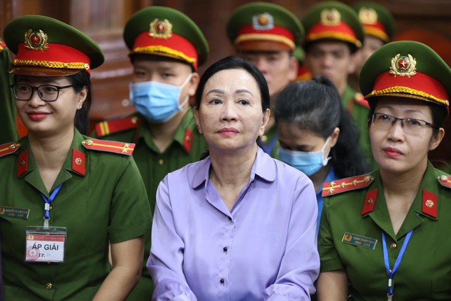 Vụ Vạn Thịnh Phát: Ông Nguyễn Cao Trí giữ quyết định trả 1.000 tỷ đồng tiền mặt cho bà Trương Mỹ Lan - Ảnh 2.