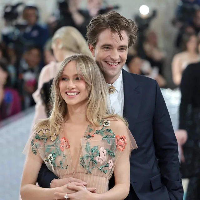 Robert Pattinson và bạn gái diễn viên đón con đầu lòng, lần đầu lộ diện cùng thiên thần nhỏ - Ảnh 11.