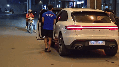 Quang Hải buồn b&atilde; sau trận kh&ocirc;ng được đ&aacute;, d&agrave;n cầu thủ về ngay trong đ&ecirc;m - Ảnh 6.