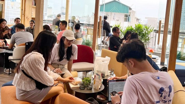 Lý do người Việt thích đi cafe, hay ăn ngoài - Ảnh 2.