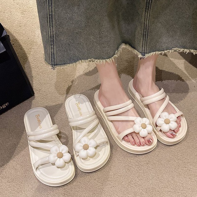 Tưởng chỉ loẹt quẹt đi chợ, n&agrave;o ngờ d&eacute;p l&ecirc; được hội s&agrave;nh điệu cực m&ecirc;: Từ 33k n&agrave;ng mua được 3 đ&ocirc;i về diện - Ảnh 8.