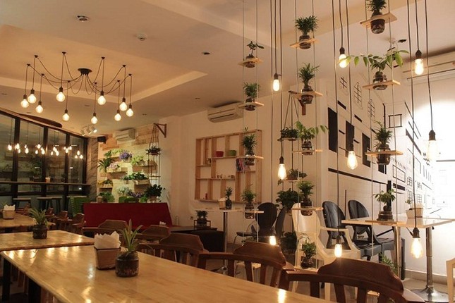 Lý do người Việt thích đi cafe, hay ăn ngoài - Ảnh 1.