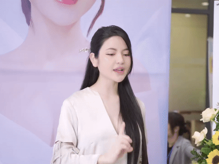 Ảnh cam thường mới nhất của Chu Thanh Huyền trước ngày cưới Quang Hải: Vòng 2 khiến netizen xôn xao - Ảnh 2.