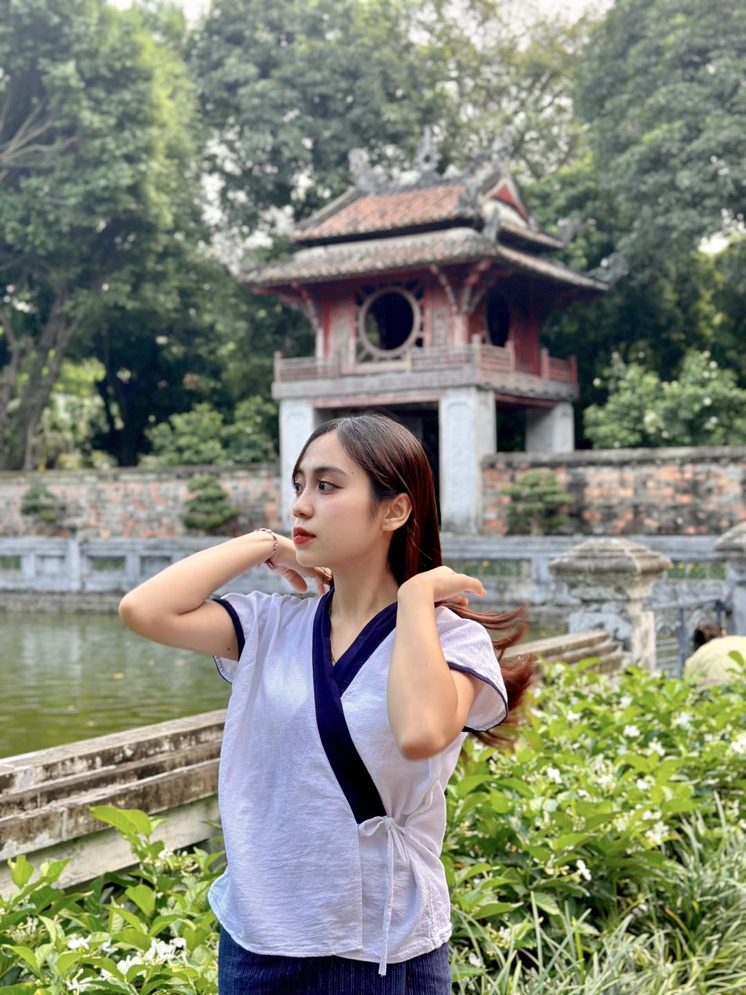 Cô gái Lào từ bỏ học bổng Mỹ sang Việt Nam và nổi tiếng nhờ các clip giới thiệu văn hóa: Mê phở, ước 1 lần được đến thăm quê Bác - Ảnh 6.