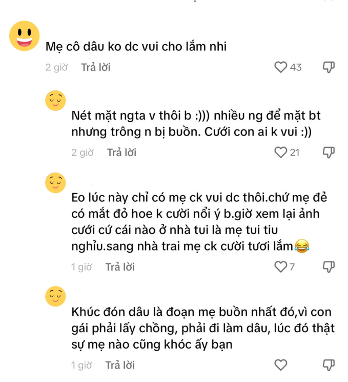 Mẹ vợ Quang Hải dập tan tin đồn kém vui ngày gả con gái qua 1 khoảnh khắc với bà thông gia phía dưới sân khấu - Ảnh 7.