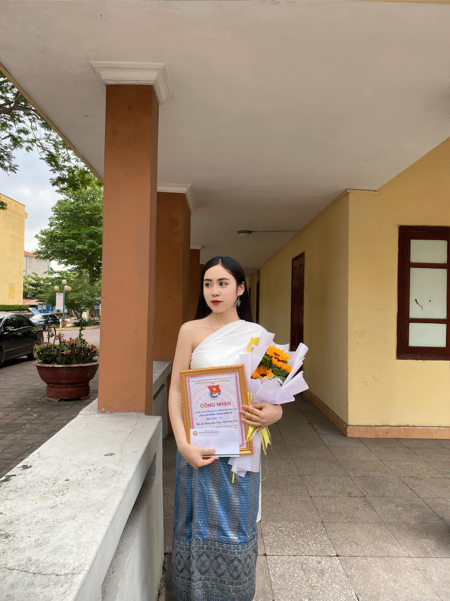 Cô gái Lào từ bỏ học bổng Mỹ sang Việt Nam và nổi tiếng nhờ các clip giới thiệu văn hóa: Mê phở, ước 1 lần được đến thăm quê Bác - Ảnh 3.