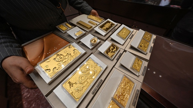Sốc: Hơn 70kg vàng ký gửi trong két sắt của chuỗi bán vàng lớn nhất Trung Quốc mất trắng sau 1 đêm, tài sản tiết kiệm cả đời của 42 người “không cánh mà bay” - Ảnh 2.