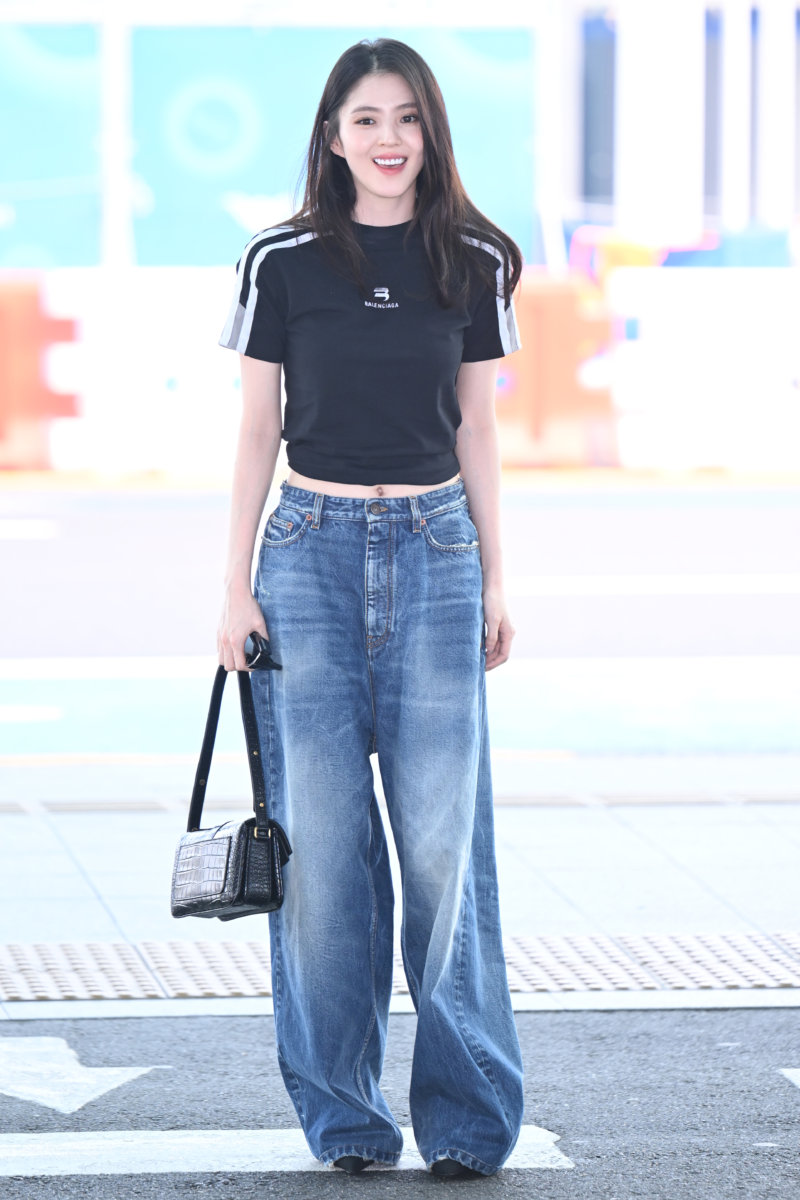 Han So Hee và Hyeri đều là cao thủ diện quần jeans với những cách phối đồ sành điệu xuất sắc - Ảnh 1.