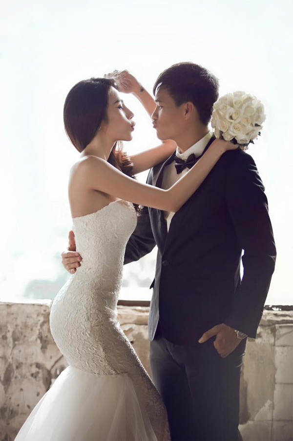 Showbiz Việt có hôn lễ khủng của sao nữ và cầu thủ: Dàn xe đón dâu 20 tỷ, số tiền mừng cưới gây choáng - Ảnh 2.