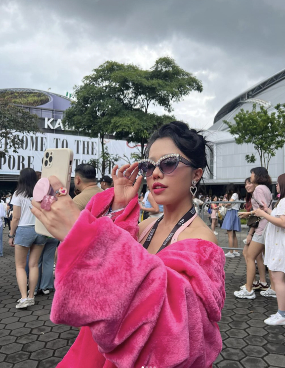 Mùng 1 “TET” với Taylor Swift tại Singapore: 4 ca khúc bất ngờ trình diễn khiến 60 nghìn fan thổn thức! - Ảnh 2.