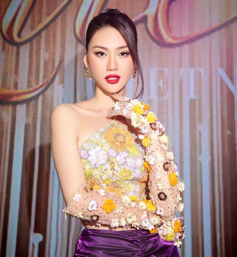 Xôn xao thông tin Hoa hậu Bùi Quỳnh Hoa bị buộc thôi học - Ảnh 5.