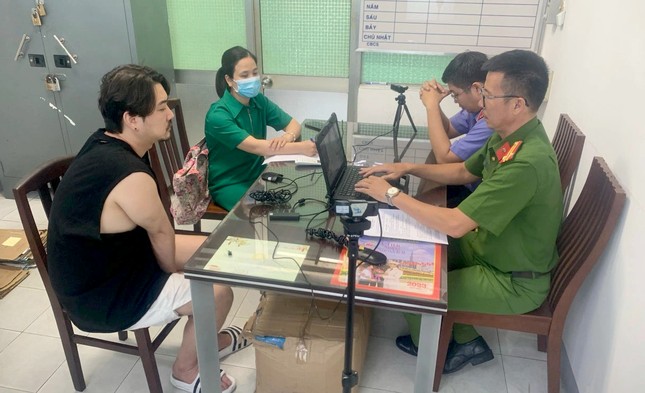 Bắt quả tang 10 nữ tiếp vi&ecirc;n nh&agrave; h&agrave;ng b&aacute;n d&acirc;m cho kh&aacute;ch H&agrave;n Quốc - Ảnh 2.