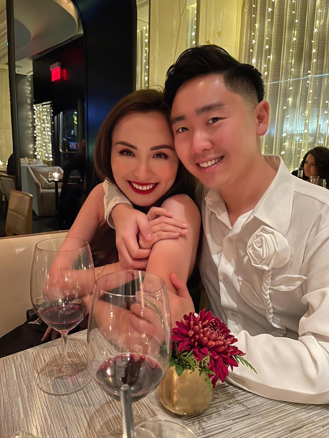 Hoa hậu Việt sau khi rời showbiz: Bí mật kết hôn lần 3 tại Canada, diện mạo chồng mới gây nhầm lẫn - Ảnh 12.