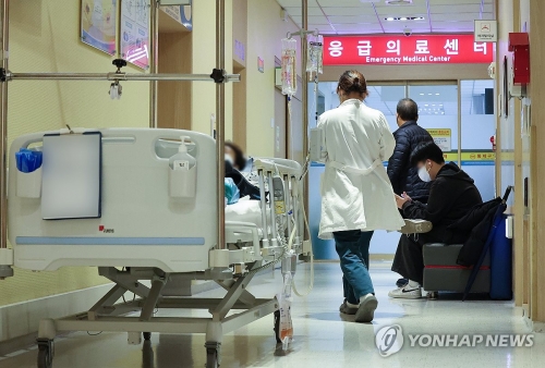 Khủng hoảng y tế Hàn Quốc ngày càng nghiêm trọng: Bé gái 33 tháng tuổi rơi xuống mương, tử vong vì 9 bệnh viện đều từ chối cấp cứu - Ảnh 2.