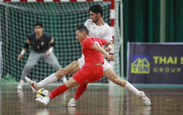 Thi đấu kiên cường, tuyển Việt Nam ăn mừng trước đội Top 7 thế giới - Ảnh 1.