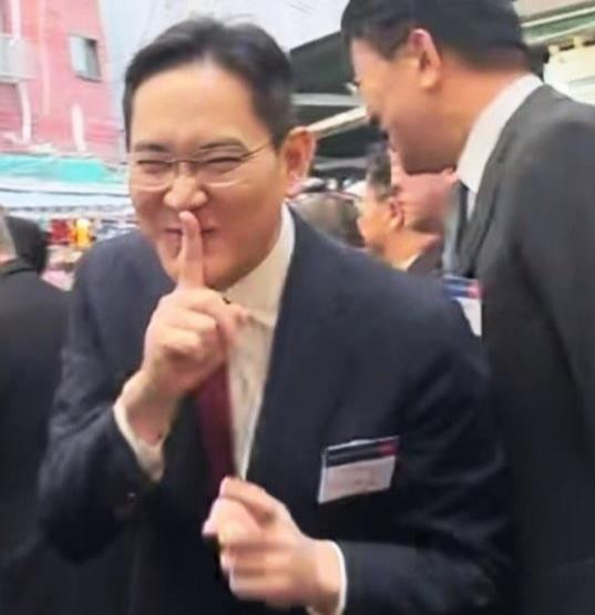 Thông tin bất ngờ về Chủ tịch Samsung - doanh nhân quyền lực nhất Hàn Quốc: Phong cách lãnh đạo khác xa người cha, có cả fanclub vì được ngưỡng mộ - Ảnh 3.