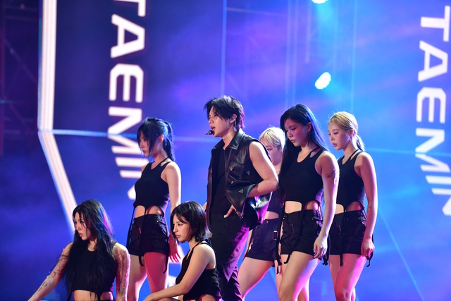 Taemin (SHINee) trở lại Việt Nam chiêu đãi fan loạt hit, một nhân vật quyền lực nhà SM bất ngờ đến ủng hộ! - Ảnh 4.