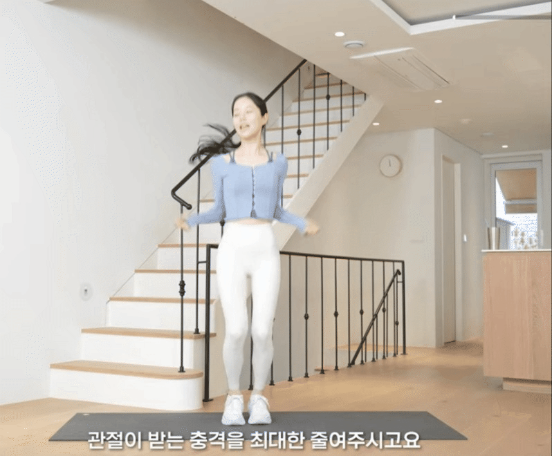 HLV người Hàn hướng dẫn chị em 5 động tác nhảy dây tại nhà có thể giảm 3kg/tuần - Ảnh 3.
