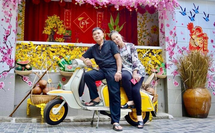 Khoảnh khắc đời thường ngọt ngào của NSND Hồng Vân và ông xã Lê Tuấn Anh - Ảnh 6.