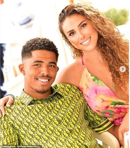 Sao Chelsea v&agrave; b&agrave; x&atilde; n&oacute;ng bỏng x&oacute;a ảnh cưới, hủy theo d&otilde;i - Ảnh 4.