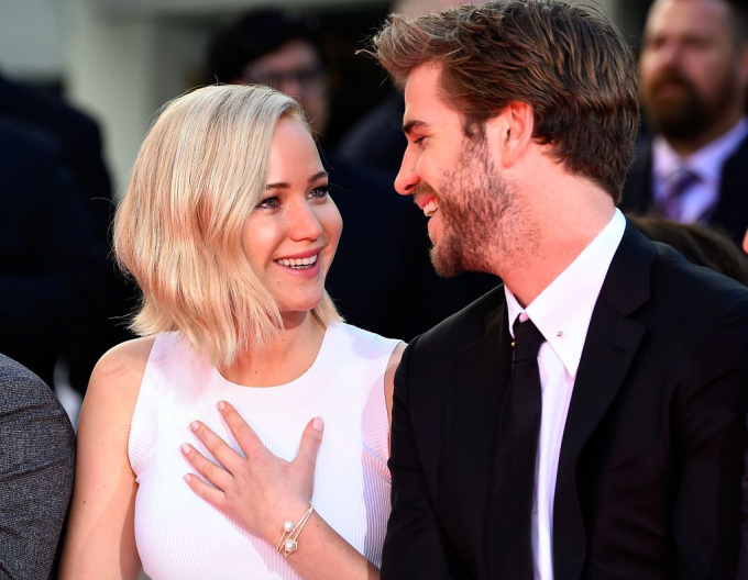 Miley Cyrus' love curse: The singer made a MV accusing her ex-husband Liam Hemsworth of having an affair, her biological mother was suspected of stealing her youngest child's bed partner? - Photo 8.