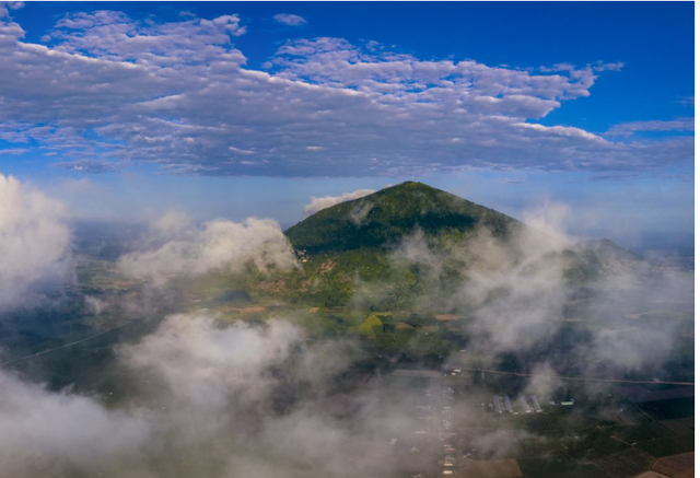 Ngọn núi là nóc nhà Đông Nam Bộ, xuất hiện nhiều điều kỳ ảo: Một bức ảnh vừa được thế giới xếp đứng đầu - Ảnh 5.