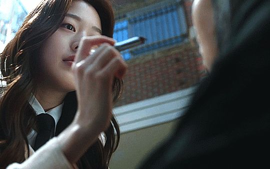 Chị gái Jang Won Young được khen diễn 
