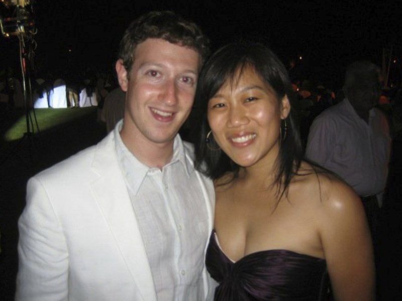 View - Quy tắc hôn nhân nghiêm ngặt của ông chủ Facebook Mark Zuckerberg
