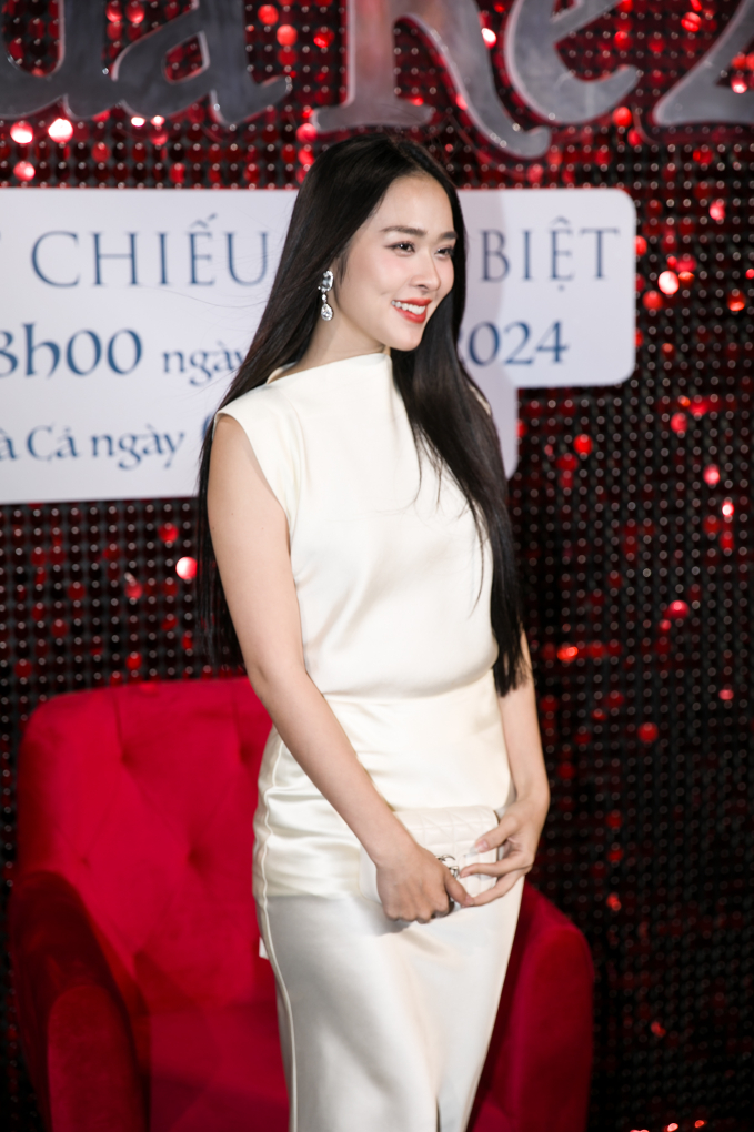 View - Thảm đỏ Quý Cô Thừa Kế 2: Huyền Baby lên đồ hack tuổi, một mỹ nhân khoe vòng 1 căng đầy