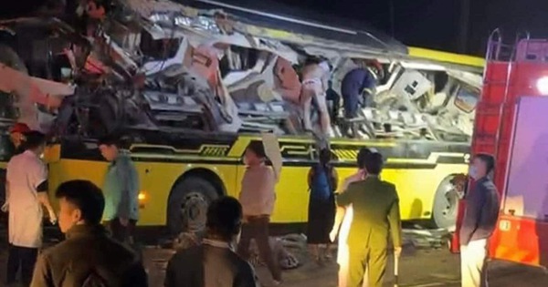 Tai nạn xe khách nghiêm trọng ở Tuyên Quang, số thương vong đã lên đến 10 người - Ảnh 1.
