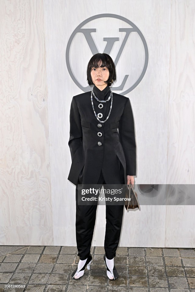 Không thể tin nổi: Lisa comeback Paris Fashion Week nhưng dự show Louis Vuitton, cùng dàn khách mời tạo nên bữa tiệc visual - Ảnh 10.